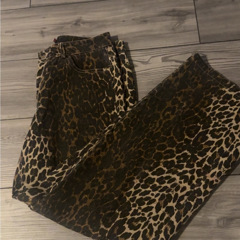 edikted Leopard Printed Low Rise Baggy Jeans